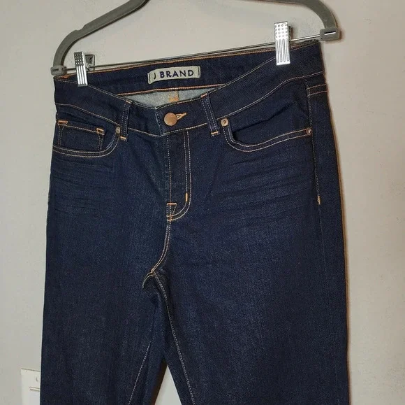 NWT J Brand Curvy Fit Skinny darkwash jeans. Women's size 30.